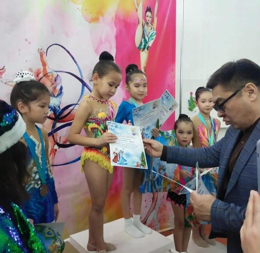 1 «Ж» сынып оқушысы Өмірғали Айзере Семей қаласы бойынша №2 МБЖОРМ КММ көркем гимнастикадан «Аяз ата» атты ашық турнирде 1-орынға ие болды.