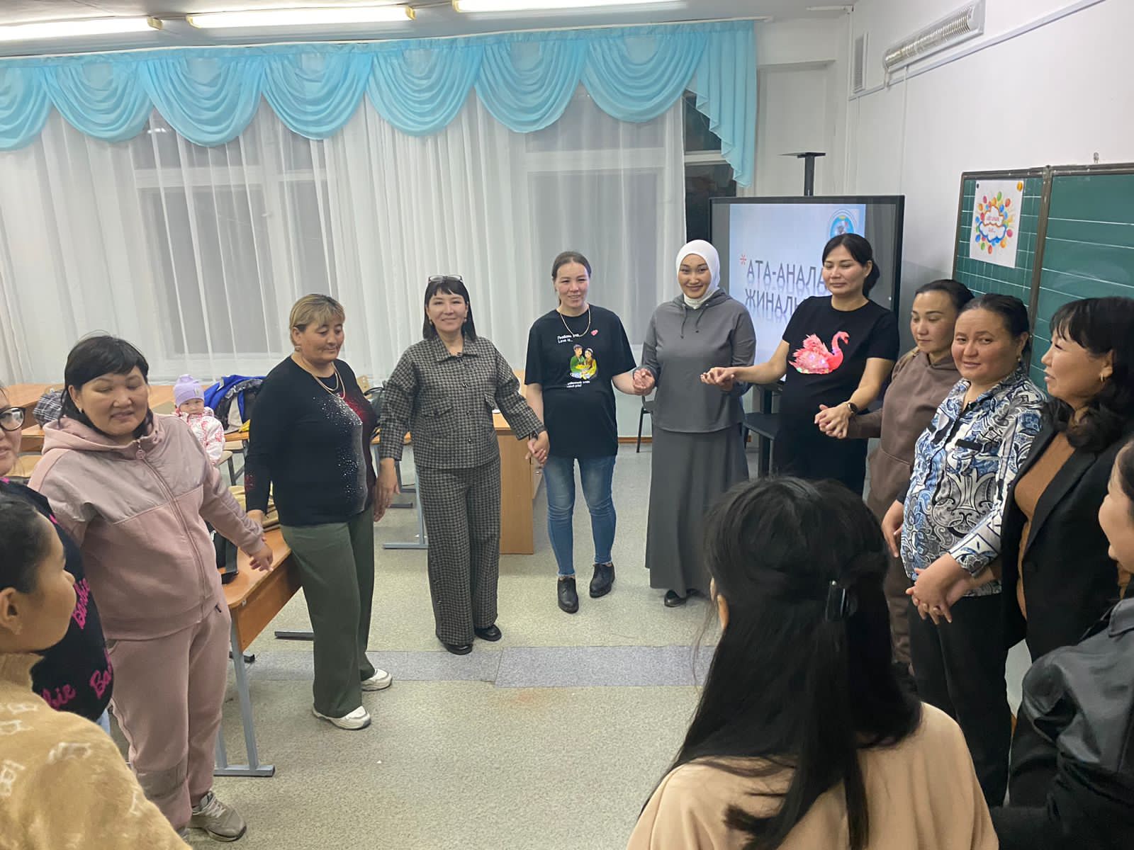 Күзгі демалыс уақытында "Отбасылық дәстүрлер" тақырыбында ата-аналар жиналысы өтті