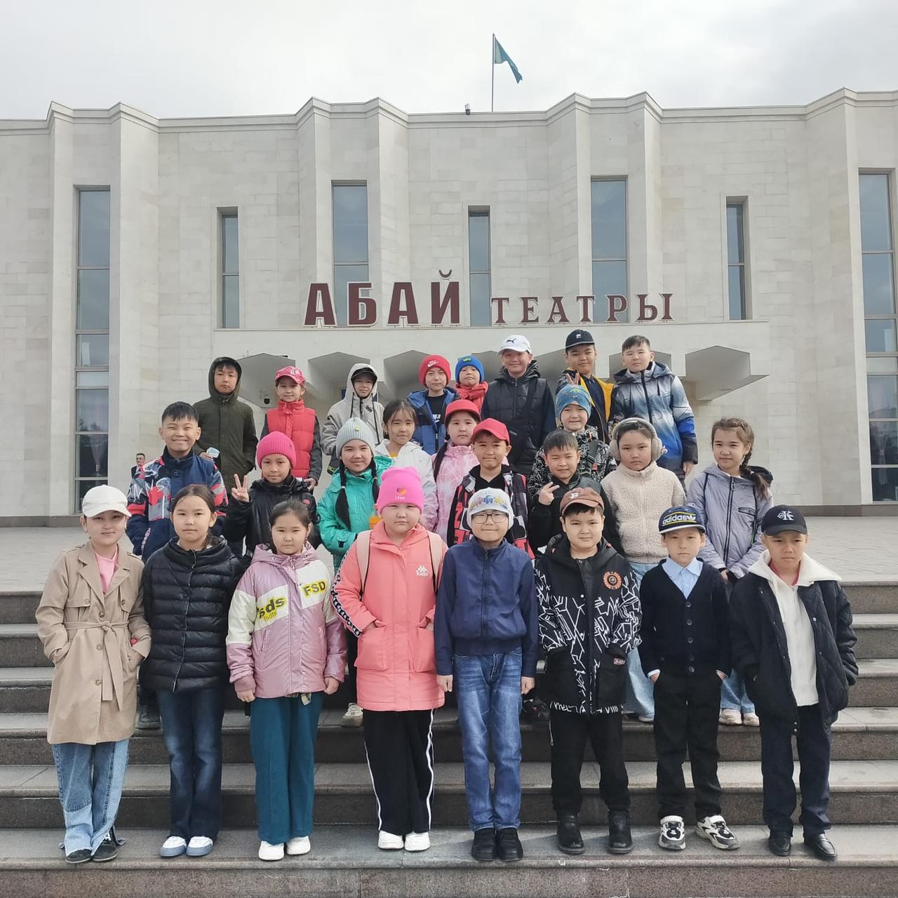 Театр күні